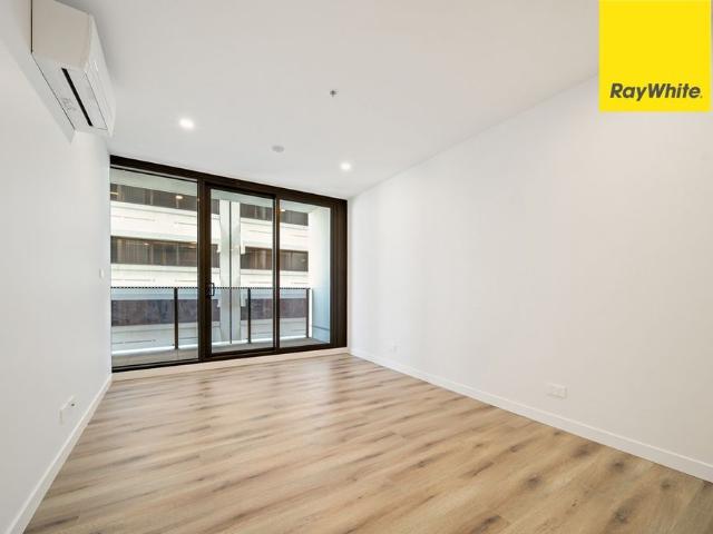 Live in the heart of Woden Chic 1 Bedroom Apartment