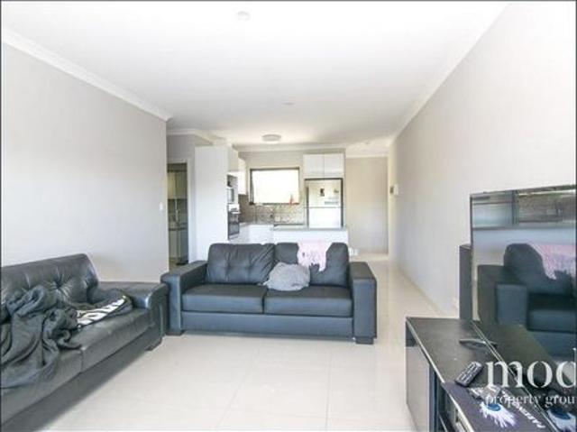 LIVE IN THE HEART OF MANDURAH