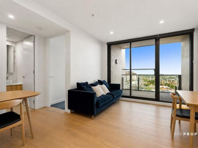LIVE IN THE HEART OF MALVERN EAST!
