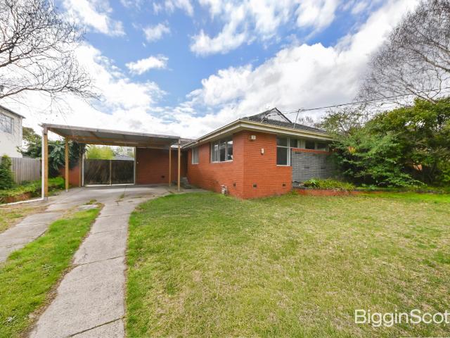 Live in the Sought After Glen Waverley School Zone