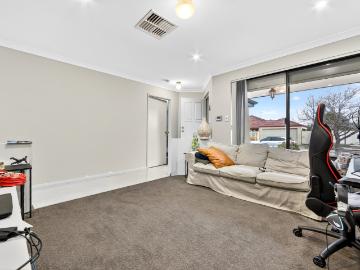 Live in this very convenient location close to Cockburn Gateway Shopping Centre