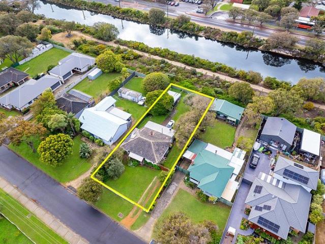 Live, Invest or Develop A West Busselton Opportunity with Options