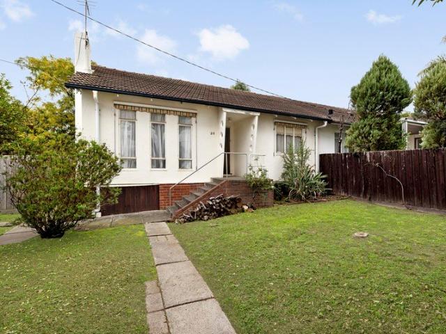 Prime corner block on the Thornbury Fringe
