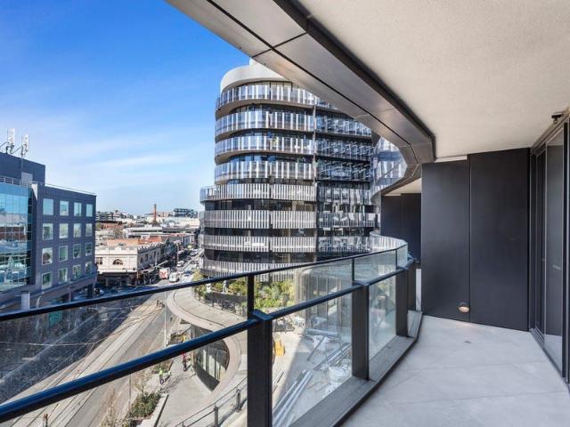 Live Large in this 71sqm 1 Bedroom + Study apartment