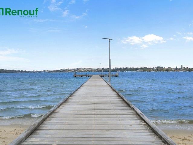 Live life in the river precinct of Claremont and enjoy the lifestyle of the luck few!