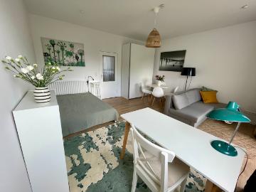 Live like a local! Central, sunny, and quiet apartment, near FU Dahlem