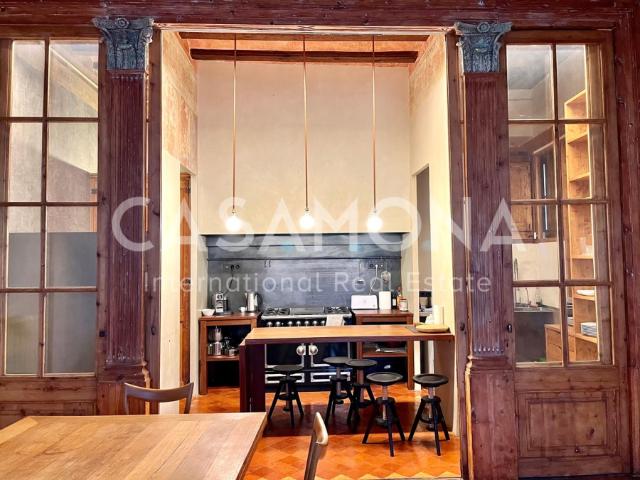 Live Like Royalty: 3 Bedroom, 2 Bathroom Historic Palace Apartment in El Born