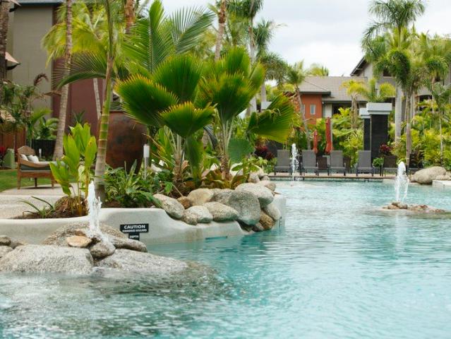 LIVE + LOCK UP + LEAVE = Apt 705 Cairns One. No 1