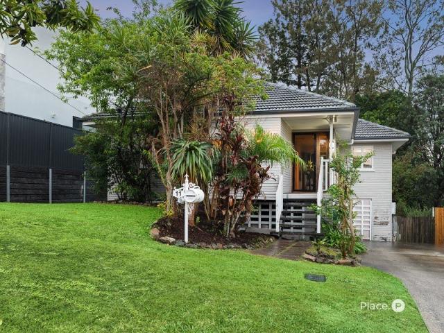 Live, Renovate or build your dream home on 728m2
