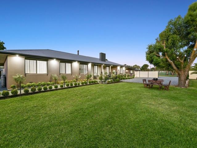 Live the acreage dream!