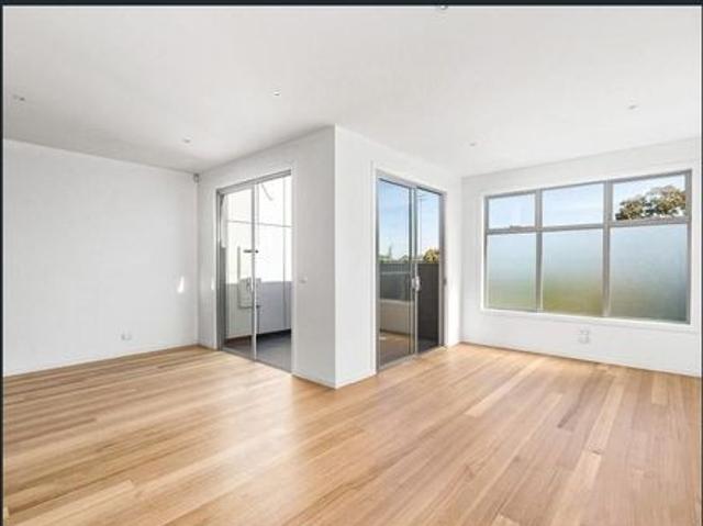 Live the Altona Lifestyle – Contemporary Comfort Moments from the Beach