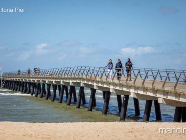 Live the Altona Lifestyle – Contemporary Comfort Moments from the Beach