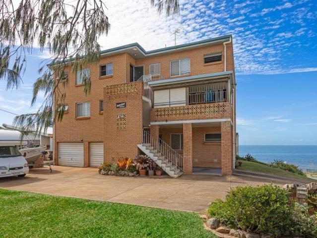 LIVE THE BEACHSIDE LIFESTYLE! SEAVIEWS!