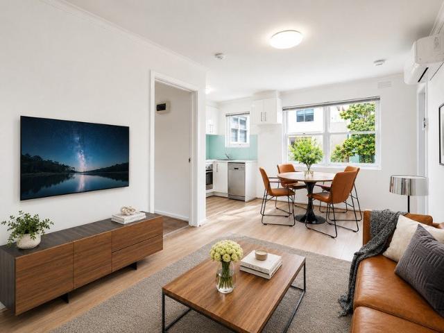 Live the Brighton Lifestyle, Moments to Bay Street & the Beach