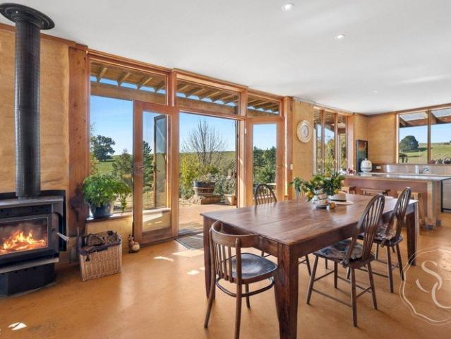 Live the Dream A Divine Small Acreage 15 Minutes from Daylesford