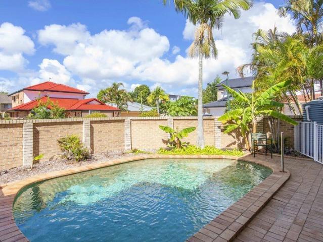 Live the Dream in One of Runaway Bay's Finest Locations