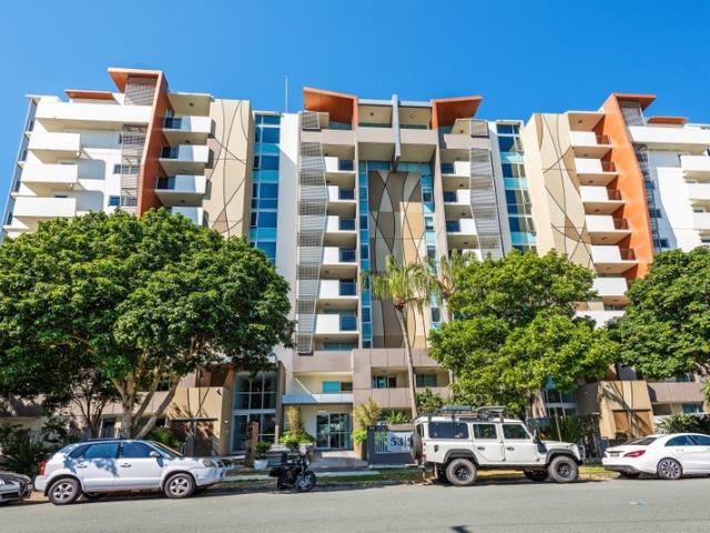 LIVE THE DREAM ON CHEVRON ISLAND