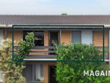 Live the Glenelg Life Modern and Perfectly Positioned!