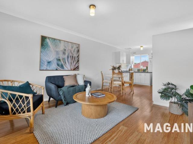 Live the Glenelg Life Modern and Perfectly Positioned!
