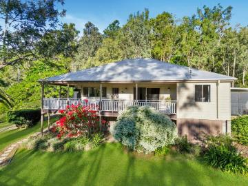 Wake Up to Panoramic Hinterland Views! A Private Queenslander Retreat on 5+ Acres