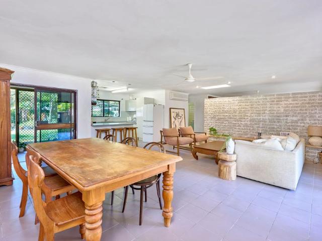 Live the Holloways Beach Lifestyle!