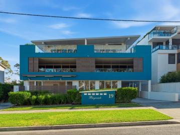 Live the Huskisson Beach Lifestyle Steps from the Sand!