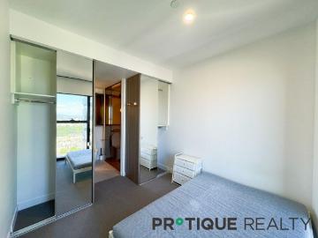 Live the Luxury Life at Swanston Central I Two Bedrooms Two Bathrooms I Gross Yield HIgh Return more than 8% !