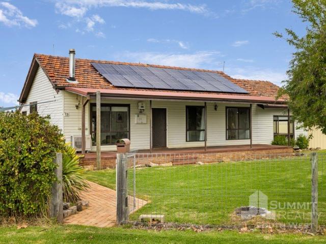 LIVE THE OUTDOOR LIFESTYLE ON HUGE CORNER BLOCK