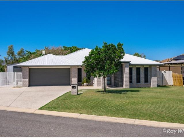 Live the riverside lifestyle, with golf and boating just minutes away!