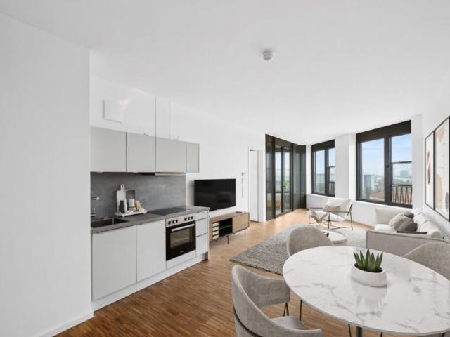 Live the Spring Lifestyle – Modernes 2 Zimmer Apartment mit Loggia im Herzen Berlins