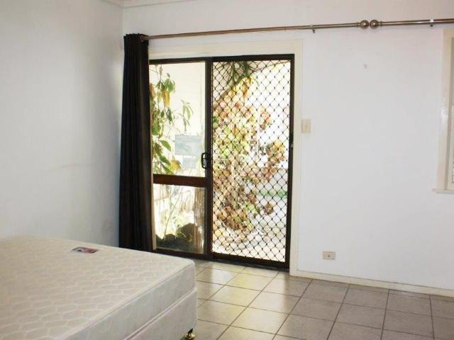 Live the Surfers Paradise Lifestyle Convenient Location