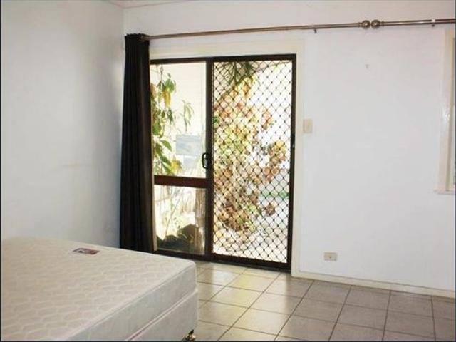 Live the Surfers Paradise Lifestyle Convenient Location