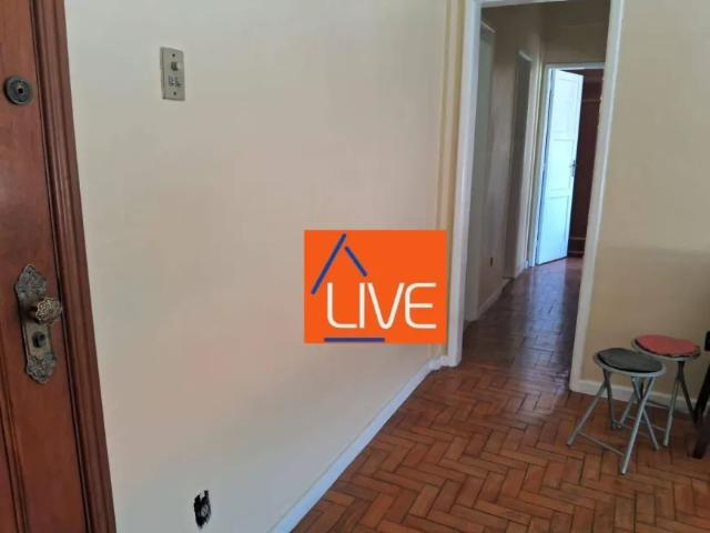 Live vende: Apartamento com 2 quartos no Pé Pequeno