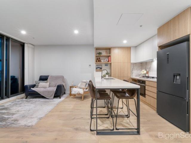 Live Where Moonee Ponds Happens
