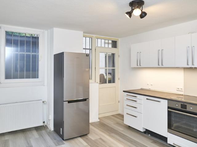 Live + work in Stuttgart West: 3 room apartment with 65 sqm bonus space home office / studio /.