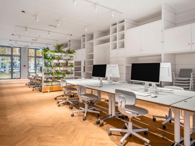 Live, work, play – Stylish studio in a thriving city quarter