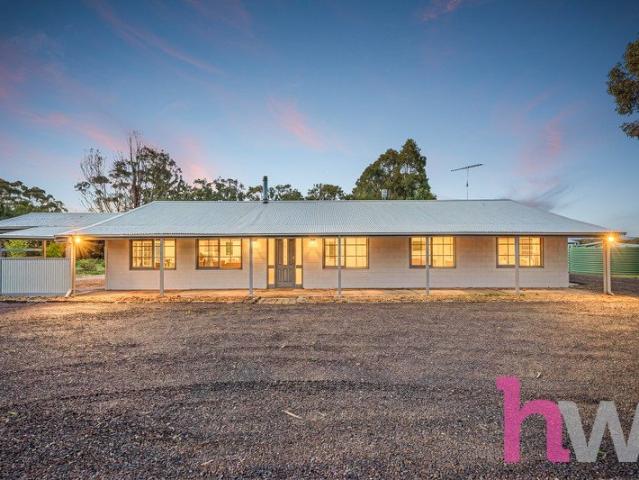 LIVE YOUR DREAM ACREAGE LIFE IN INVERLEIGH!