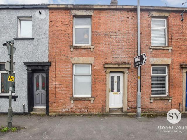 Livesey Branch Road, Blackburn, BB2 2 bed terraced house to rent £600 pcm £138 pw