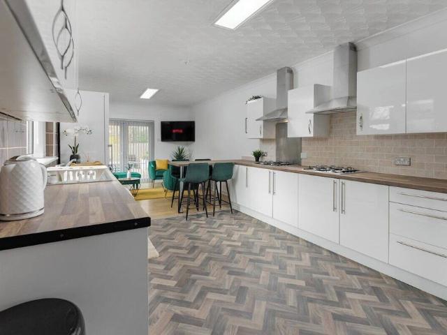 Liverpool, L15 7NE, United Kingdom | 6 bed house for rent #171435182 | Rentberry