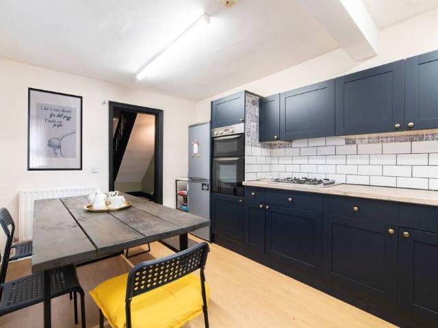 Liverpool, L15 9HP, United Kingdom | 4 bed house for rent #121527488 | Rentberry