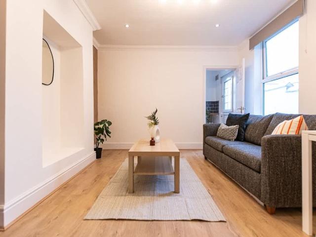 Liverpool L17, 1 bed flat to rent, £1,994 pcm | PrimeLocation