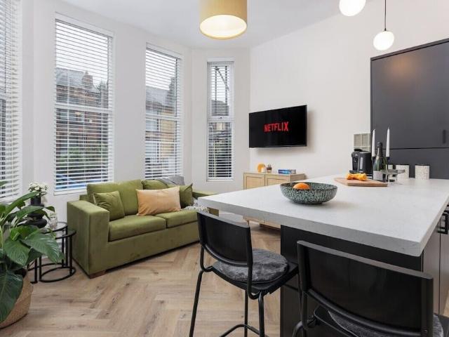 Liverpool, L19 0PB, United Kingdom | 1 bed apartment for rent #121484774 | Rentberry