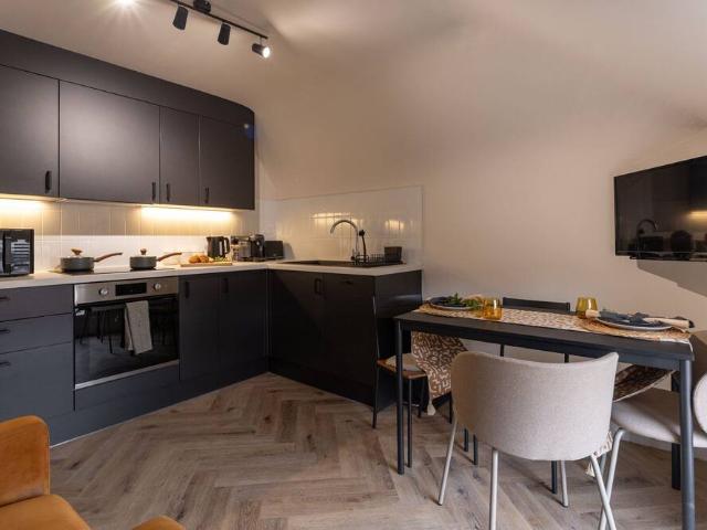 Liverpool, L19 0PB, United Kingdom | 2 bed apartment for rent #121490405 | Rentberry
