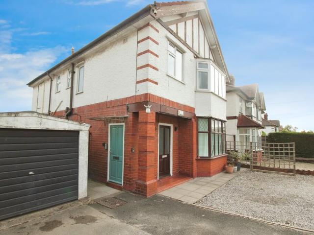 Liverpool Road, Chester CH2 1 bed apartment to rent £1,050 pcm £242 pw