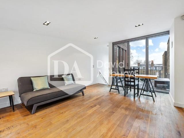 Liverpool Road, Islington, London 3 bed mews to rent £4,650 pcm £1,073 pw
