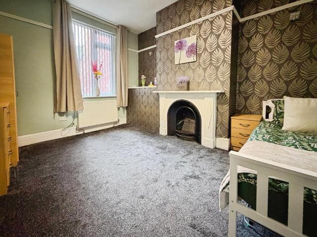 Liverpool Road, Manchester M30 1 bed in a house share to rent £595 pcm £137 pw