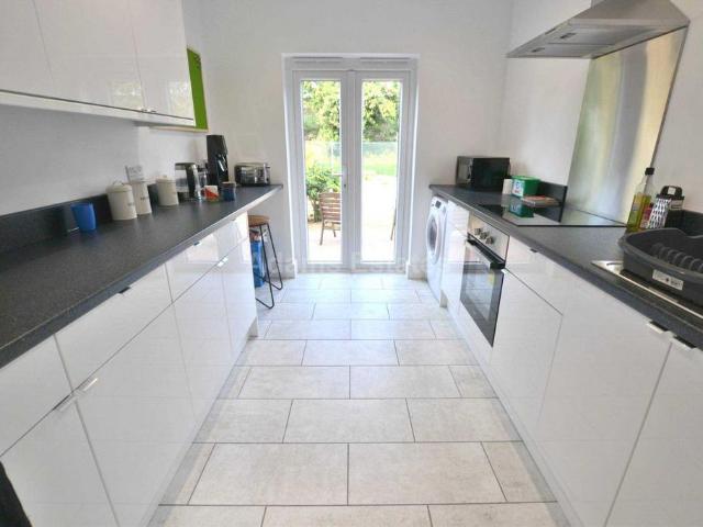 Liverpool Road, Reading 4 bed terraced house to rent £2,400 pcm £554 pw