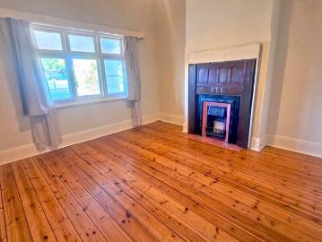 Living by the Port in a Classic Bungalow