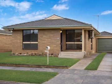 Warrnambool, Woolsthorpe - Garden, Equipped kitchen