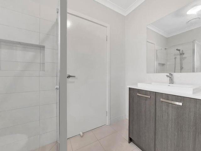 Living Excellence: A Modern 5 Bedroom Home in bustling heart of Truganina